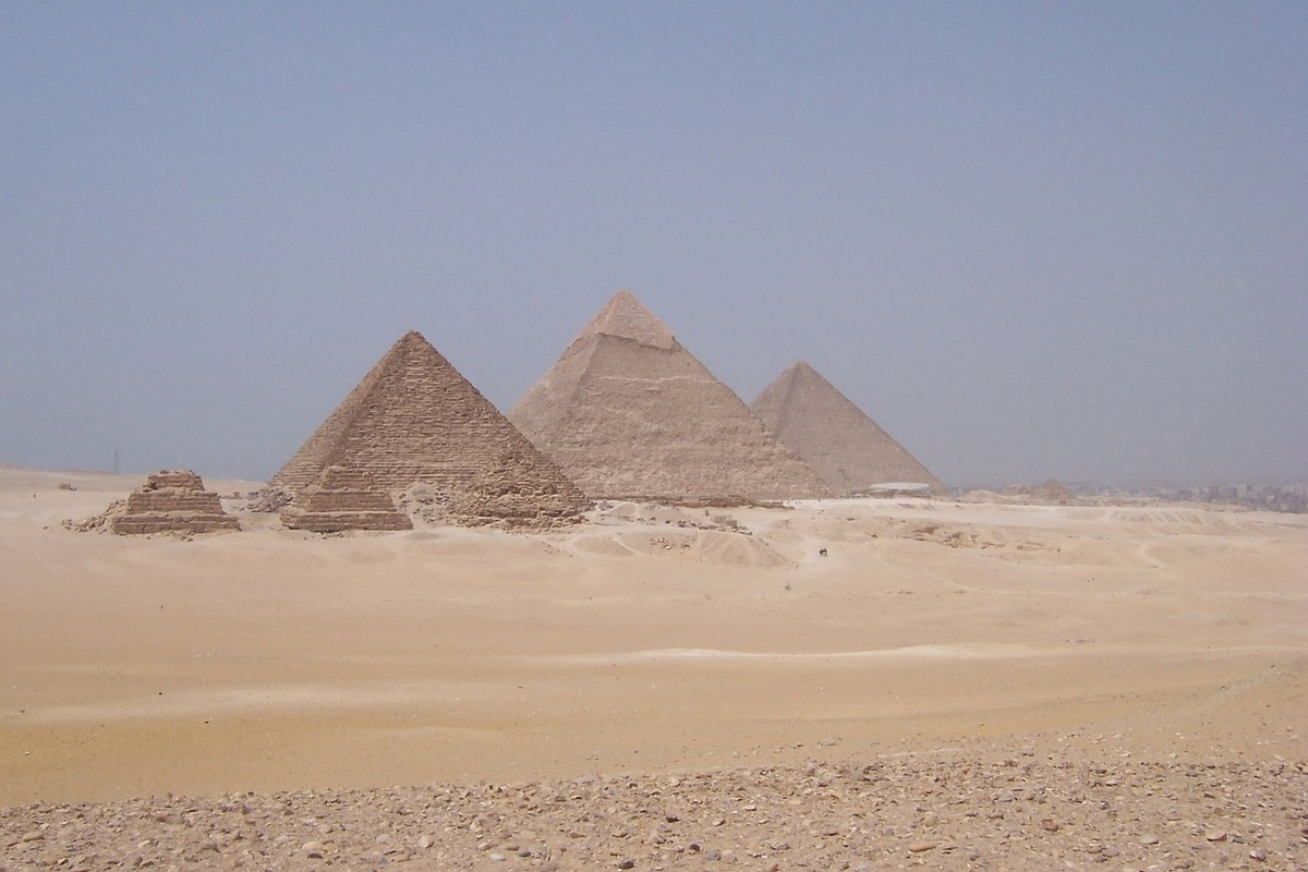 pyramid-315298_1280.jpg